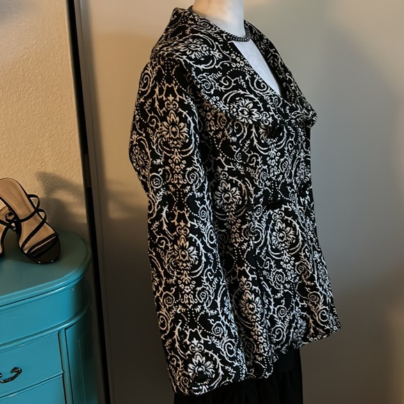 Vintage Ambition Chic Women’s Petite Tapestry Ruffle Collar Double Breasted Coat - Picture 4 of 10